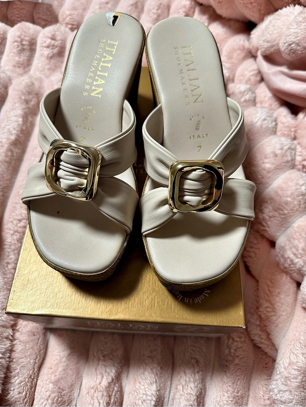 Italian Shoemakers Laray Wedge Sandals Cream US 7